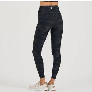 Vuori‎ Clean Elevation Leggings in Black Camo Size XS